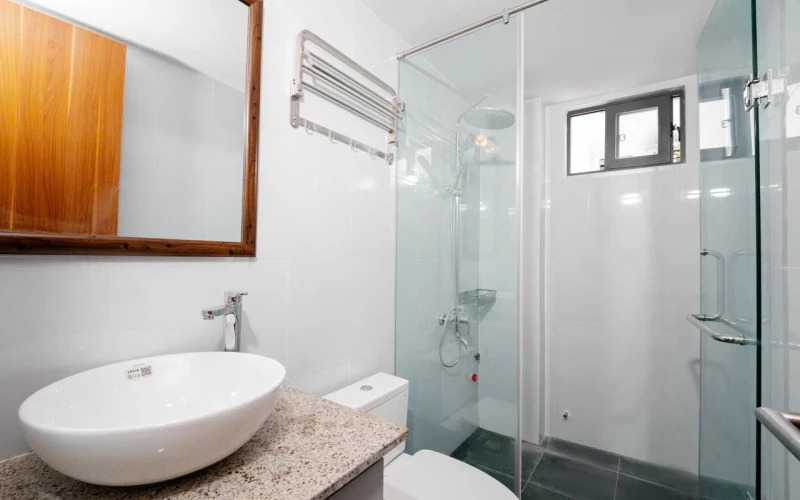 1 bed with rear balcony