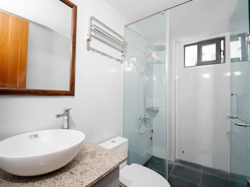 1 bed with rear balcony