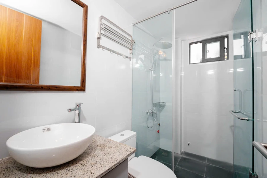 1 bed with rear balcony