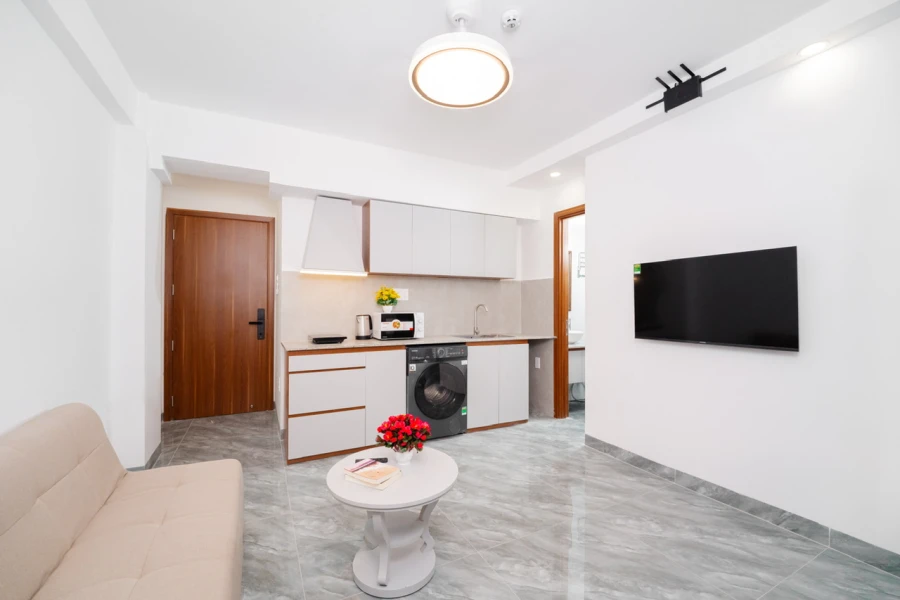 1 bed with rear balcony